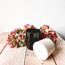 Charger l'image dans la galerie, Bougie artisanale Bougies Soy and Scents - Recharge pour bougie 165 g