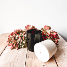 Charger l'image dans la galerie, Bougie artisanale belge à la cire de soja Soy and Scents - Recharge pour bougie 220 g